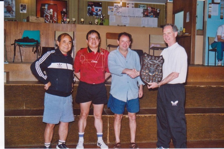 Paul Escott presents the Jackson Shield (2001) to Titan (Nha Nguyen, Malcolm Wong, Lindsay Ward).